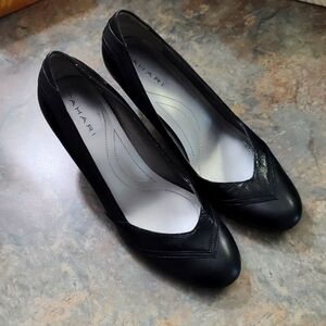 Price Drop! Tahari Black Leather Pumps, 6.5